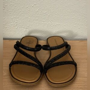 ANDIAMO Black Jeweled Rhinestone Strappy Thong Flat Sandals 8 LIKE NEW - CUTE